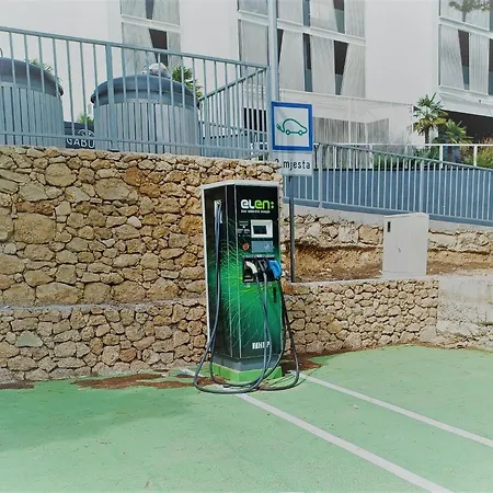 Rajski Dvor 2 *
