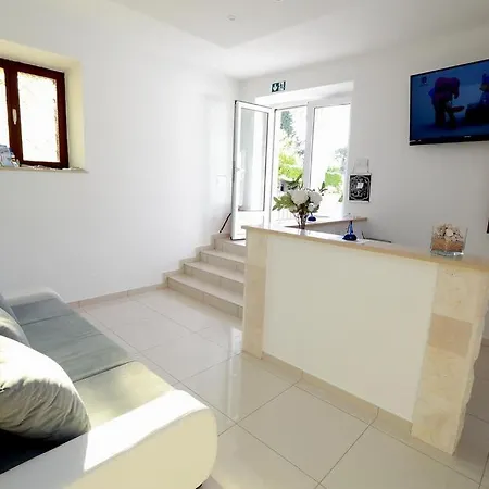 Apartment Rajski Dvor 2 *