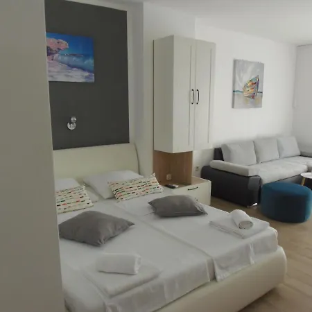 Rajski Dvor 2 Apartment *